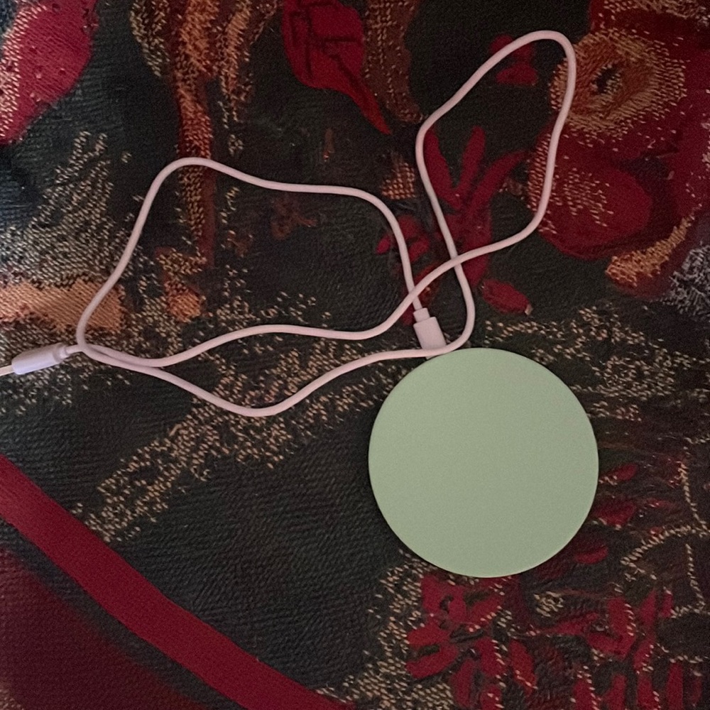 Staples wireless charger